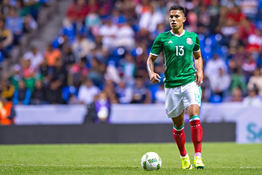 Firma Salcedo con el Eintracht Frankfurt