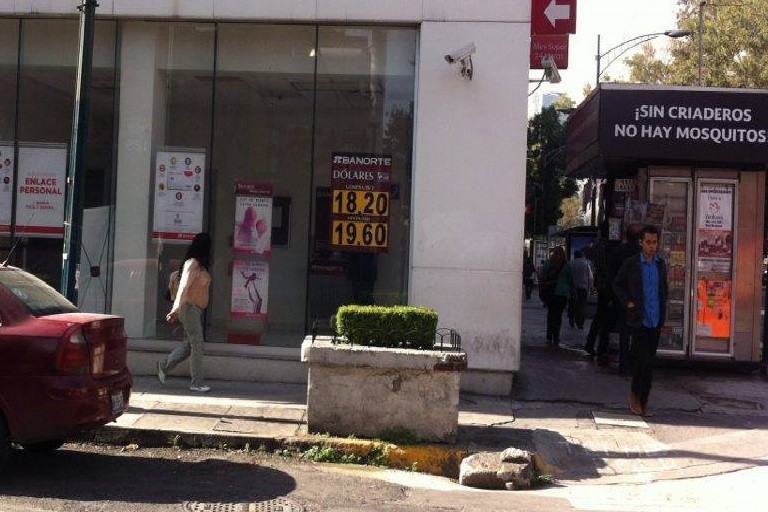 Cierra el dÃ³lar en 19.60 pesos.