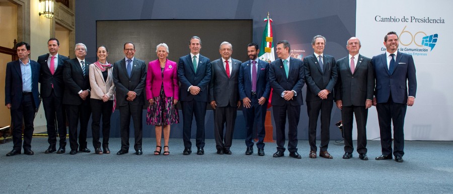 Recibe AMLO al Consejo de la Comunicación para cambio de su presidente