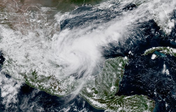 Suspenden clases en Veracruz por huracán Katia