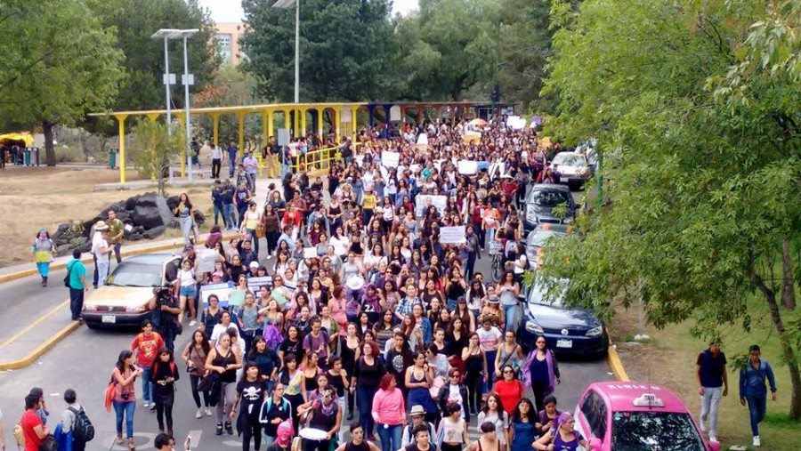Manifestantes en CU exigen esclarecimiento del asesinato de Lesvy y acciones contra la violencia de género