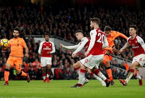 Liverpool y el Arsenal empatan 3-3 en la Premier League
