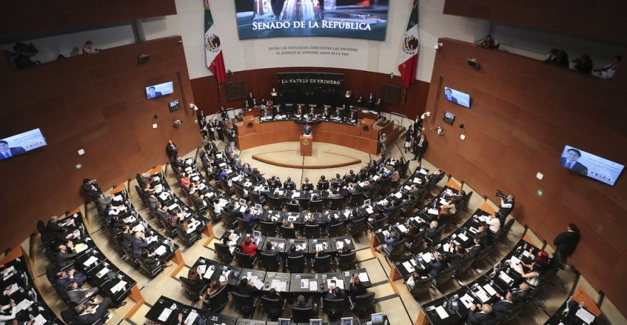 AMLO manda mismos perfiles para la CRE
