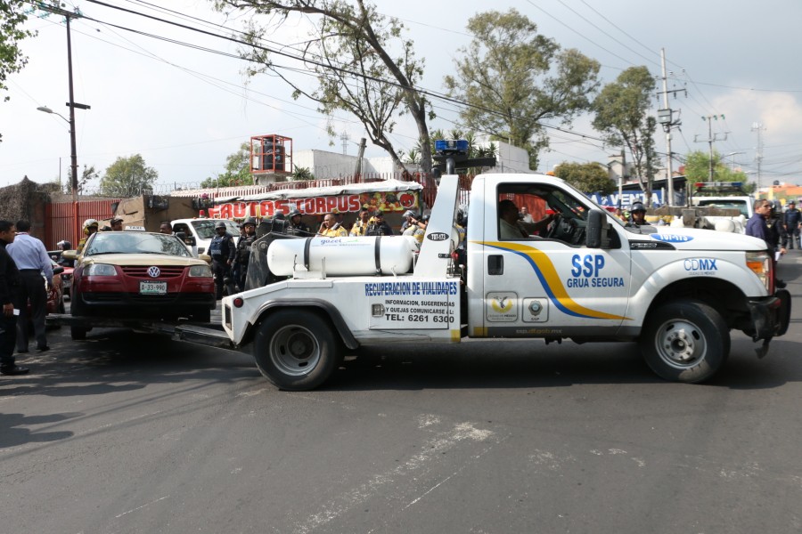 Realizan operativo contra taxis irregulares en la CDMX