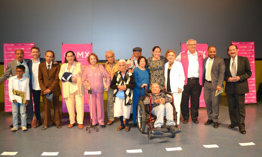 JÃ³venes cuidan Adultos Mayores en la CdMx