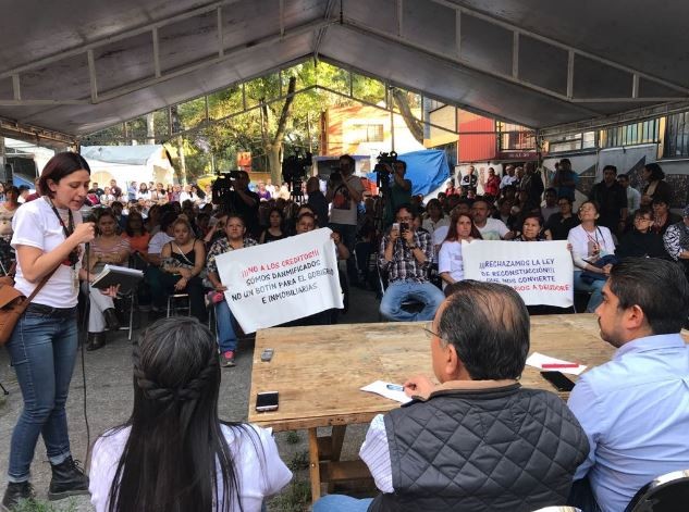Damnificados exigen a Amieva que termine el secuestro del proceso de reconstrucción