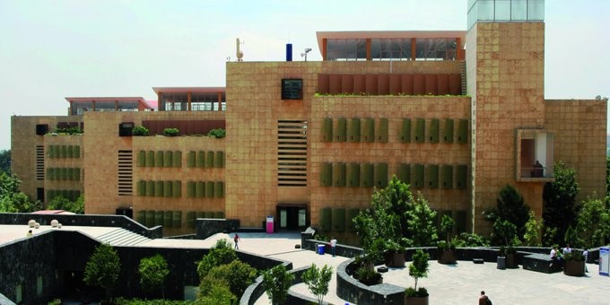 Resulta herido un hombre tras balacera en Tec de Monterrey campus Santa Fe