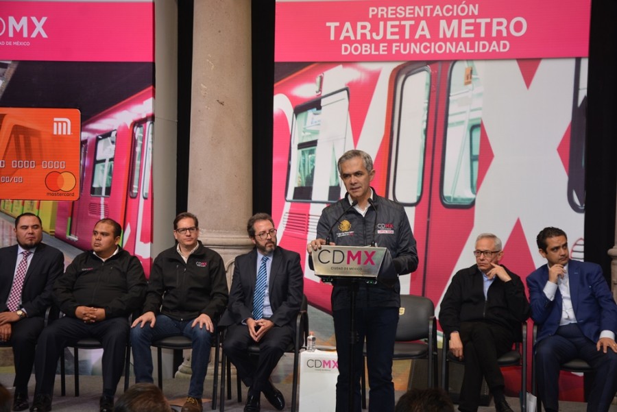 Lanzan tarjeta de débito del Metro CDMX