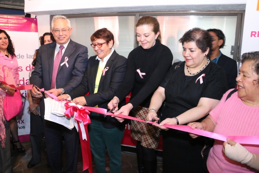 Presentan expo de arte realizada por sobrevivientes al cáncer de mama