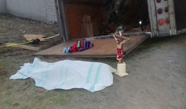 Volcadura de peregrinos deja dos muertos y 30 heridos en Texocuixpan