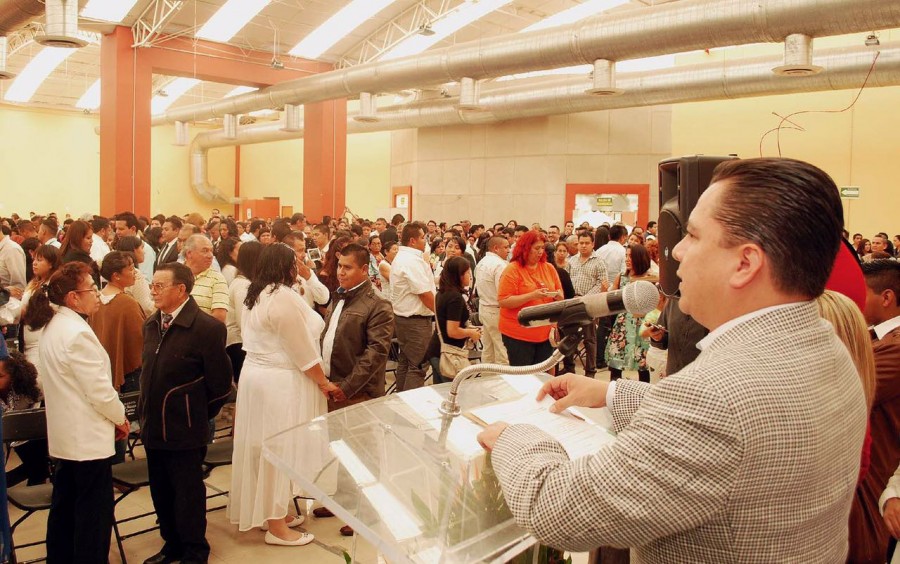Contraen matrimonio 254 parejas en Azcapotzalco