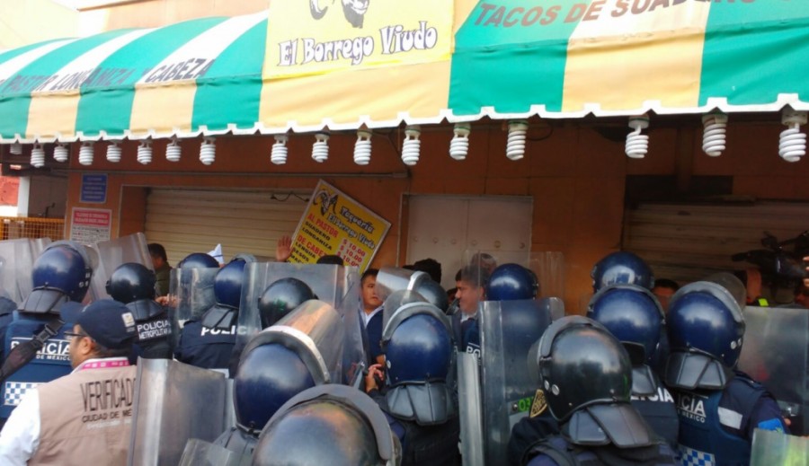 Intentan clausurar taquería el Borrego Viudo