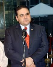 Detienen a expresidente salvadoreño por corrupción