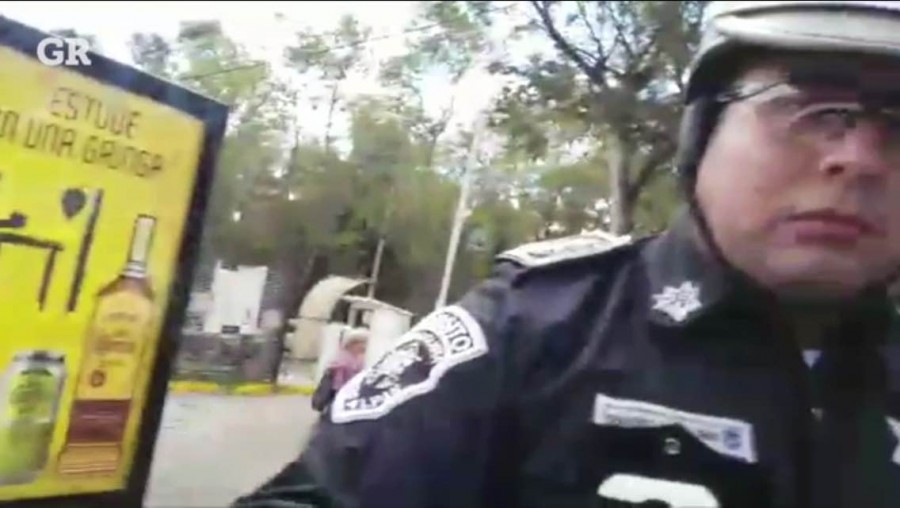Agrede policía de Naucalpan a reportera