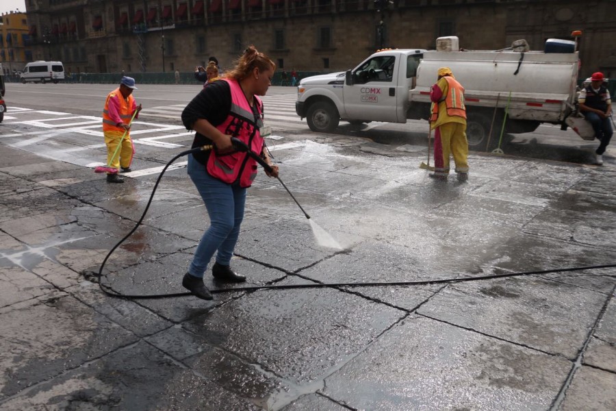 Mercado ofrece disculpa por borrar mensaje de #SOSPrensa en zócalo CDMX