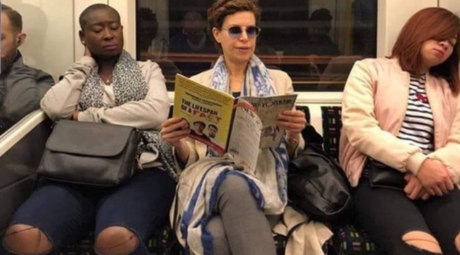 Karime Macías se pasea en el Metro de Londres