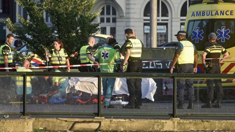 Automovilista atropella a peatones en Ámsterdam