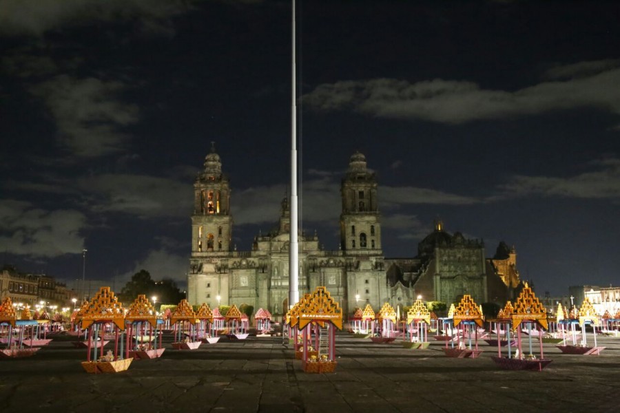 Abren ofrendas conmemorativas al dÃ­a de muertos en la CdMx