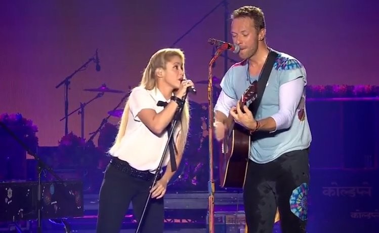 Revientan redes sociales Shakira y Chris Martin