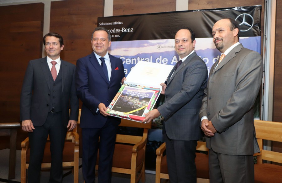 Presentan libro de la Central de Abasto de la CDMX