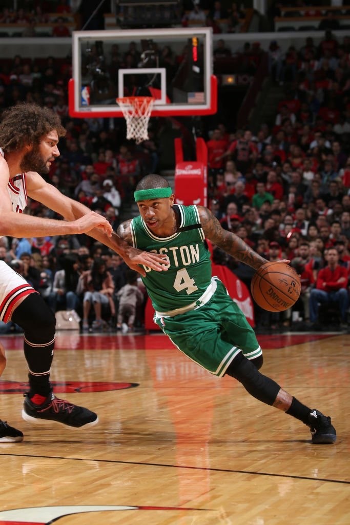 Boston gana juego 3 a Chicago