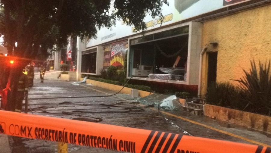 Se registró incendio de mueblería Troncoso en Peña Pobre, Tlalpan
