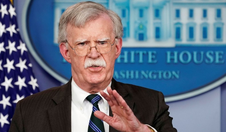 Cesa Trump a John Bolton, su asesor de Seguridad Nacional