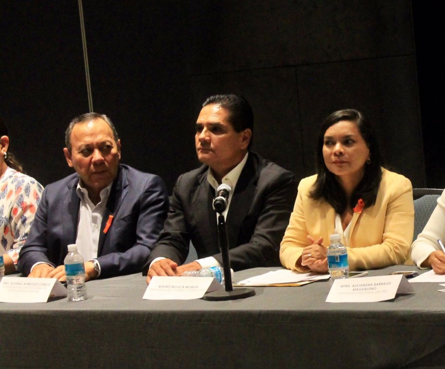 Aureoles no declina a su aspiración presidencial
