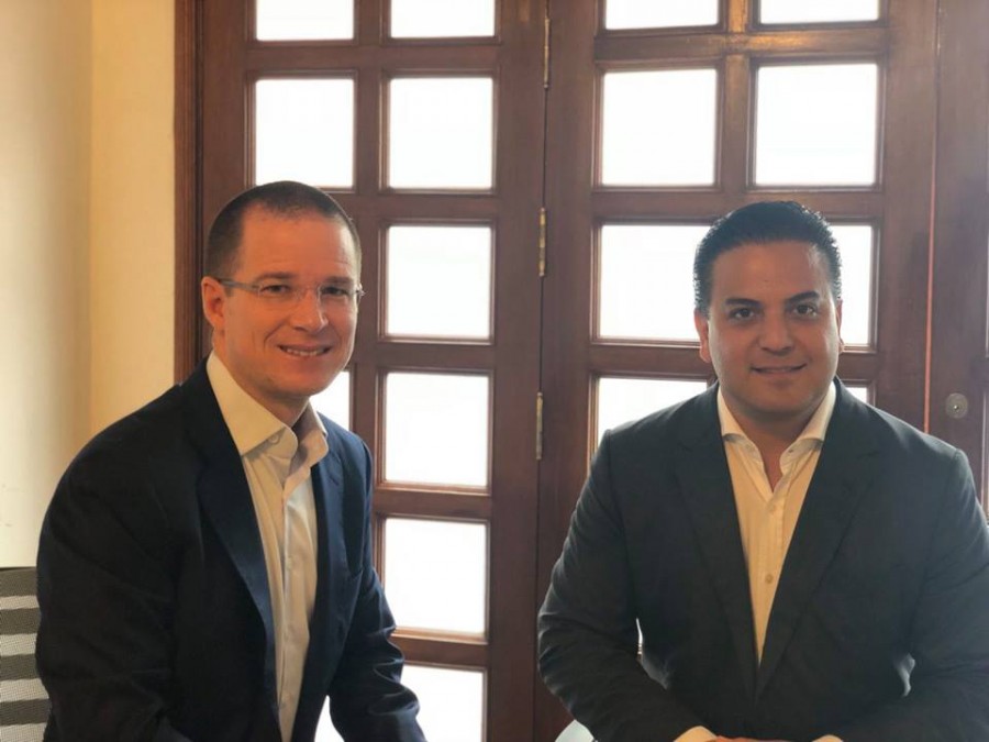 Reaparece Anaya; se reúne con líder del PAN