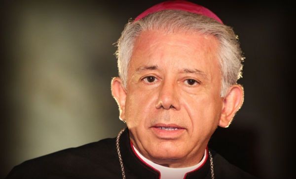 Obispo de Cuernavaca acusa a Graco Ramírez de acaparar el apoyo a los damnificados de Morelos