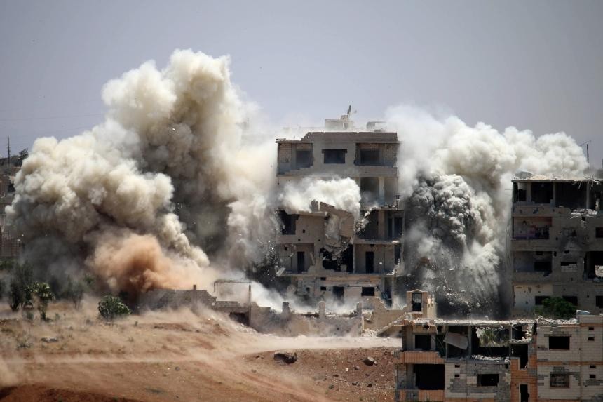 Bombardean zona controlada por el Estado Islámico en Siria; reportan 30 muertos