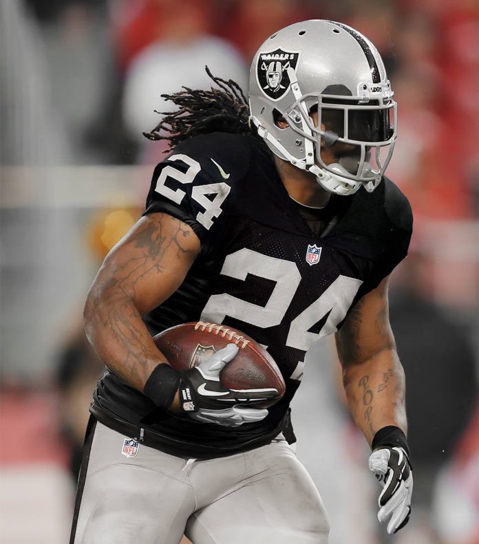 Marshawn Lynch regresa a la NFL con los Raiders