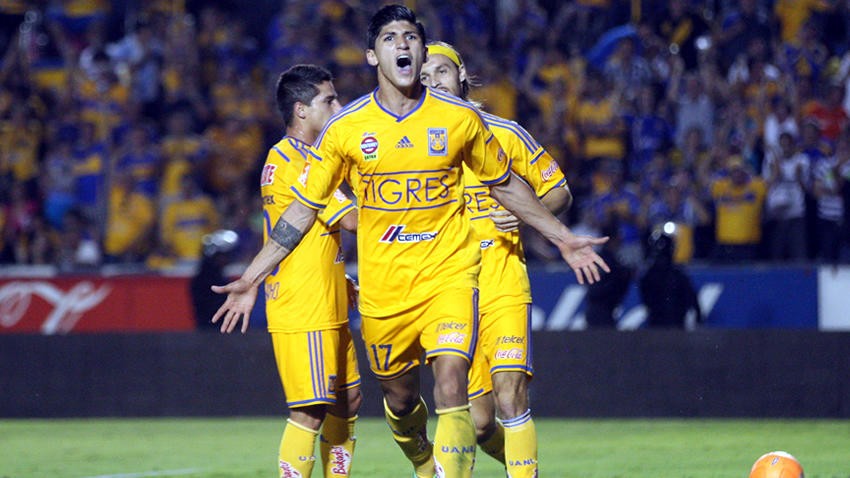Pulido conmueve a la afición previó al encuentro Tigres contra Chivas