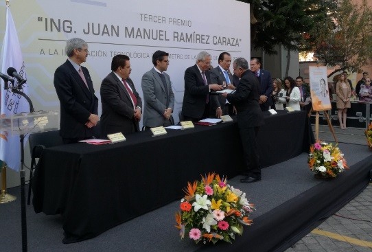 Entregan premio de Innovación Tecnológica a trabajadores del metro de la CDMX