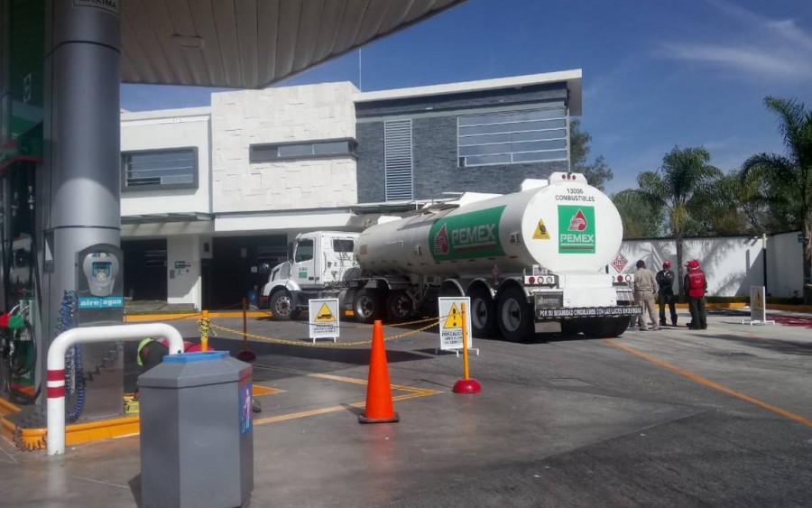 Trabajan autoridades para regularizar abasto de gasolina en estados