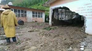 Entregan apoyo a damnificados por Earl