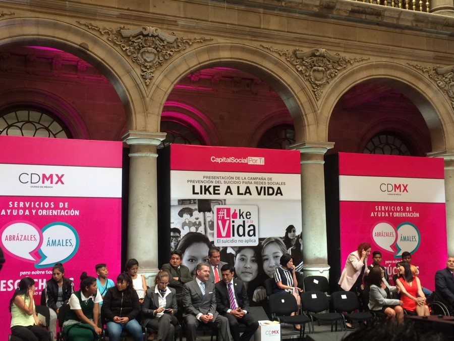 Presenta Mancera Like a la Vida