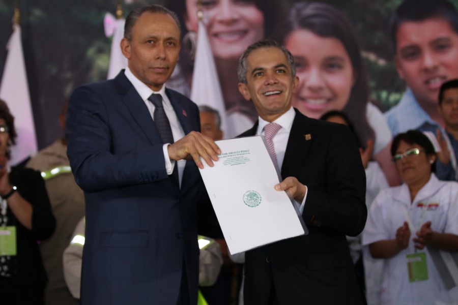 Anuncian construcciÃ³n de dos hospitales en CdMx