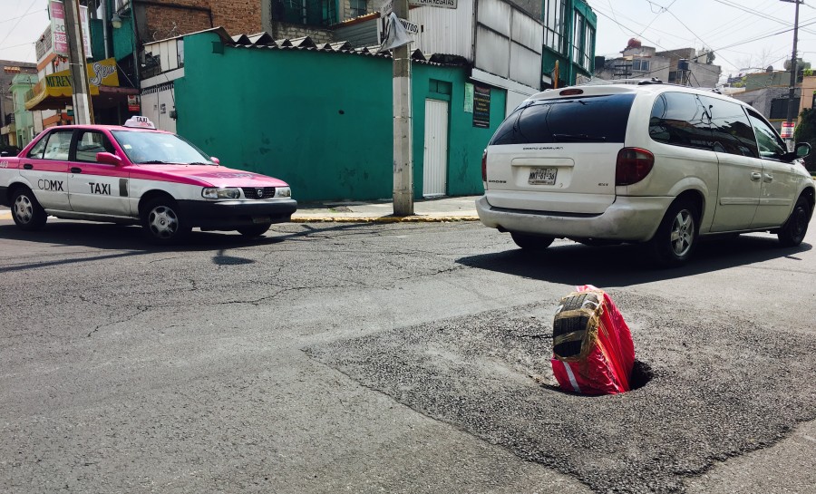 Denuncian hundimiento en Iztacalco