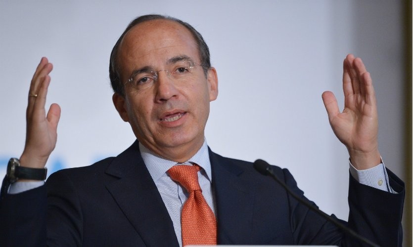 Calderón se retracta por tuit contra Delfina