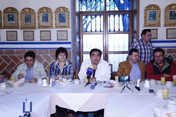 Barbosa declina a gubernatura de Puebla tras incursión de Enrique Cárdenas en contienda