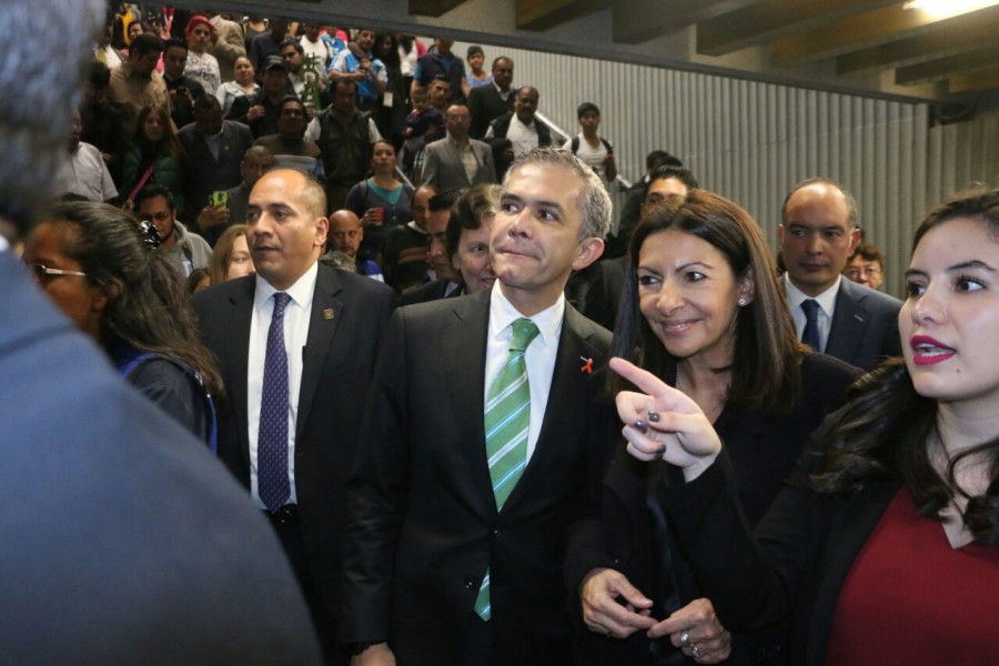 Viaja Mancera y Alcadesa de parís en STC metro