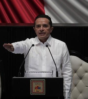 Toma protesta Manuel González en Quintana Roo