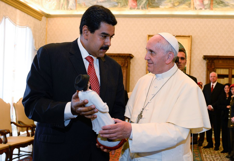 El papa ha entregado su mejor esfuerzo para el diálogo, lo respeto: Maduro