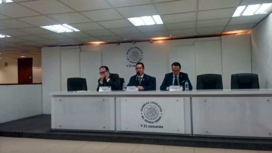 Ofrecen conferencia sobre presupuesto