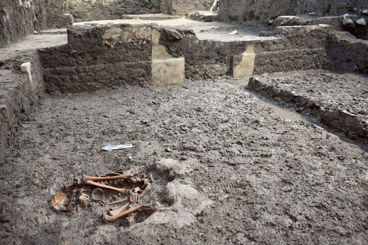 INAH halla recinto mexica en el Centro Histórico