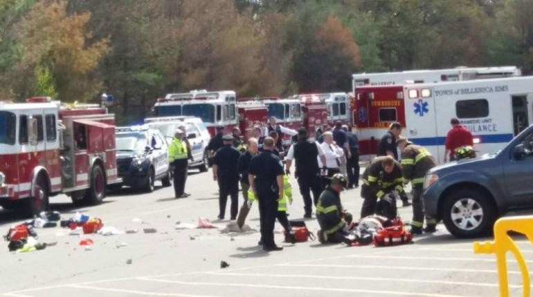 Un vehículo embiste a una multitud en Boston