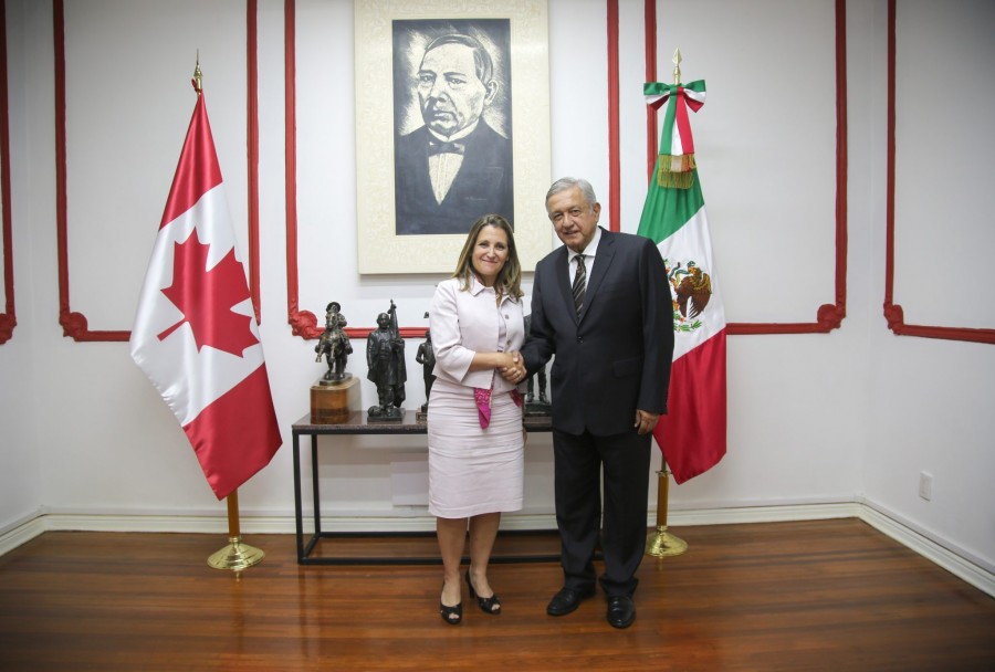 Comercio, migración y desarrollo, los temas que abordó AMLO y Freeland