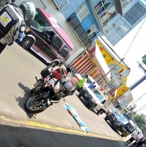Taxi Uber atropella a tres personas en la CDMX