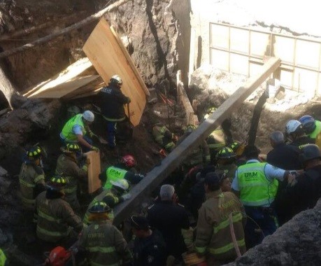 Hay ocho personas lesionadas y un fallecido tras derrumbe en Miguel Ángel de Quevedo